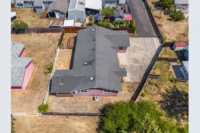 190 NE Lombardy Dr, Roseburg, OR 97470 - Photo 40