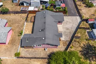 190 NE Lombardy Dr, Roseburg, OR 97470 - Photo 40