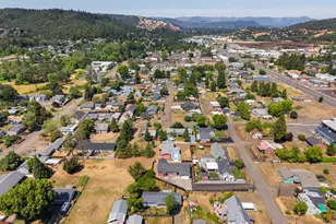 190 NE Lombardy Dr, Roseburg, OR 97470 - Photo 44