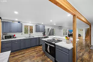 225 Fox Ln, Roseburg, OR 97471 - Photo 8