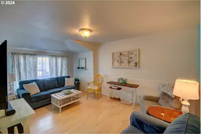 717 12th Ave, Seaside, OR 97138 - Photo 4