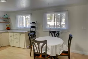 717 12th Ave, Seaside, OR 97138 - Photo 6