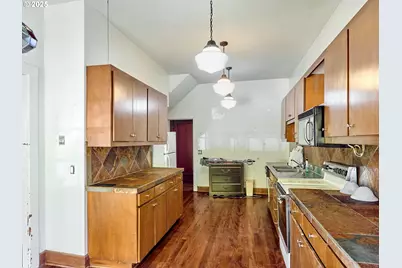 955 Bryan St, Woodburn, OR 97071 - Photo 12