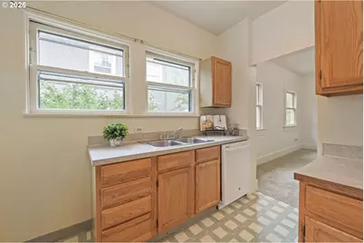 5727 N Haight Ave, Portland, OR 97217 - Photo 14