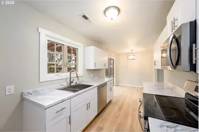3069 W Sherwood Ave, Roseburg, OR 97471 - Photo 10