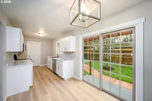 3069 W Sherwood Ave, Roseburg, OR 97471 - Photo 14