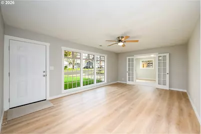 3069 W Sherwood Ave, Roseburg, OR 97471 - Photo 4