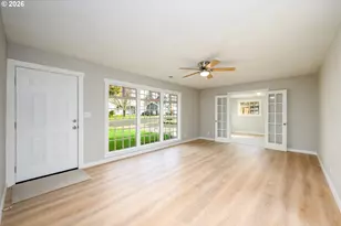 3069 W Sherwood Ave, Roseburg, OR 97471 - Photo 4