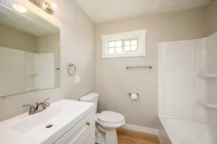 3069 W Sherwood Ave, Roseburg, OR 97471 - Photo 24