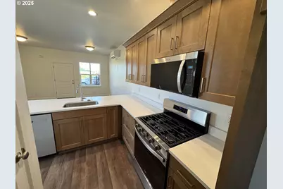 361 SE Kitzmiller Dr, Dallas, OR 97338 - Photo 8