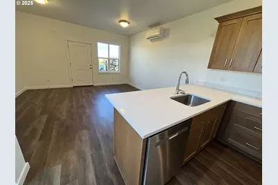 361 SE Kitzmiller Dr, Dallas, OR 97338 - Photo 4