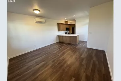 361 SE Kitzmiller Dr, Dallas, OR 97338 - Photo 2