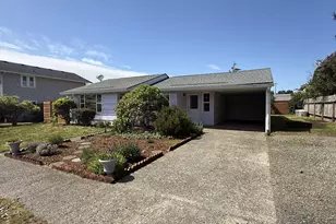 1179 6th St, Florence, OR 97439 - Photo 2