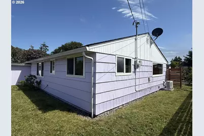 1179 6th St, Florence, OR 97439 - Photo 6