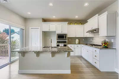 15598 SW Wren Ln, Beaverton, OR 97007 - Photo 8