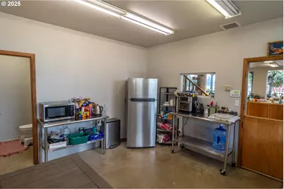 8580 Old Highway 99, Winston, OR 97496 - Photo 12