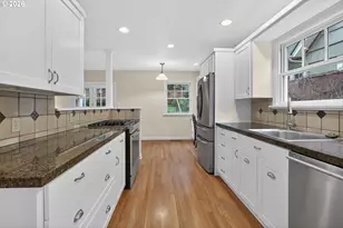 728 NE Royal Ct, Portland, OR 97232 - Photo 10