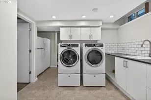 728 NE Royal Ct, Portland, OR 97232 - Photo 34