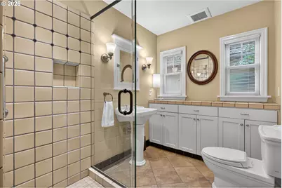 728 NE Royal Ct, Portland, OR 97232 - Photo 18