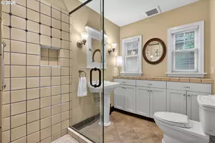 728 NE Royal Ct, Portland, OR 97232 - Photo 18