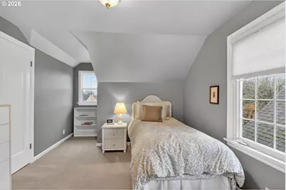 728 NE Royal Ct, Portland, OR 97232 - Photo 24