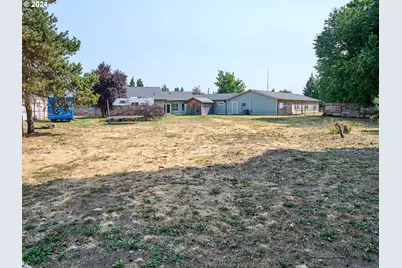 1480 NE Laurel Ave, Woodburn, OR 97071 - Photo 10