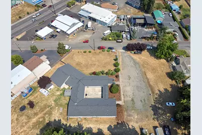 1480 NE Laurel Ave, Woodburn, OR 97071 - Photo 2