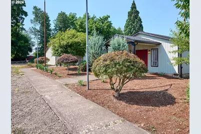 1480 NE Laurel Ave, Woodburn, OR 97071 - Photo 8
