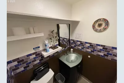 1277 Bay St, Florence, OR 97439 - Photo 18