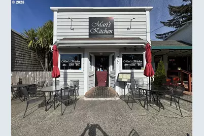 1277 Bay St, Florence, OR 97439 - Photo 1