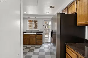 747 NE Jackson St, Roseburg, OR 97470 - Photo 10