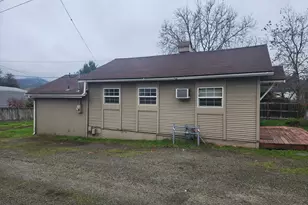 1337 NE Freemont Ave, Roseburg, OR 97470 - Photo 4