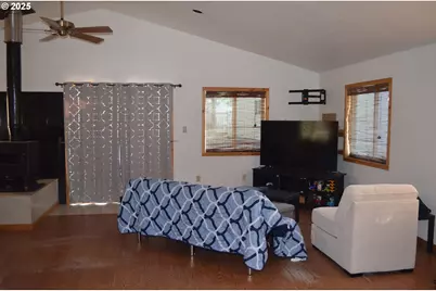 132860 Hwy 97, Crescent, OR 97733 - Photo 2