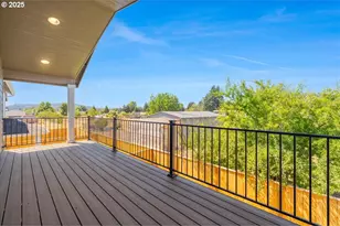 351 SE Shetterly Dr, Dallas, OR 97338 - Photo 6