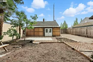 1611 NE 102nd Ave, Portland, OR 97220 - Photo 24