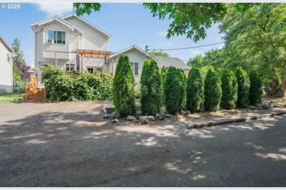 2803 SE 87th Ave, Portland, OR 97266 - Photo 4