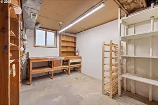 2885 SW 89th Ave, Portland, OR 97225 - Photo 32