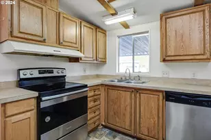 570 N 10th Ave, Cornelius, OR 97113 - Photo 16