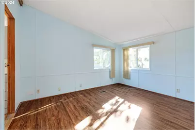 570 N 10th Ave #10, Cornelius, OR 97113 - Photo 18