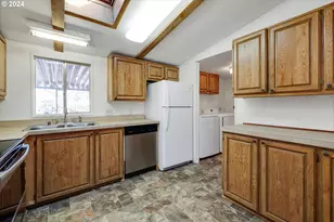 570 N 10th Ave, Cornelius, OR 97113 - Photo 14