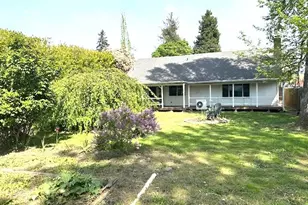 870 N Laurelhurst Dr, Eugene, OR 97402 - Photo 8