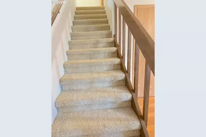 870 N Laurelhurst Dr, Eugene, OR 97402 - Photo 18