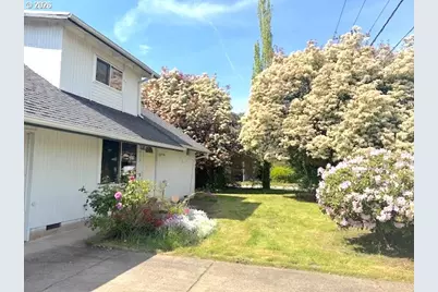 870 N Laurelhurst Dr, Eugene, OR 97402 - Photo 2