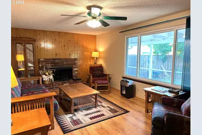 870 N Laurelhurst Dr, Eugene, OR 97402 - Photo 10