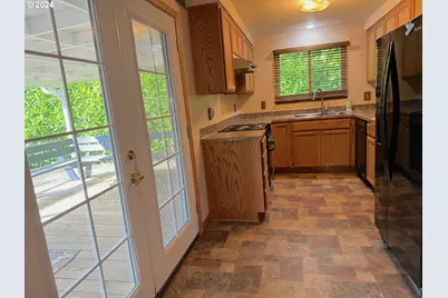 870 N Laurelhurst Dr, Eugene, OR 97402 - Photo 12