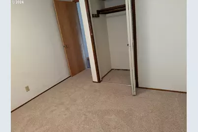 870 N Laurelhurst Dr, Eugene, OR 97402 - Photo 20