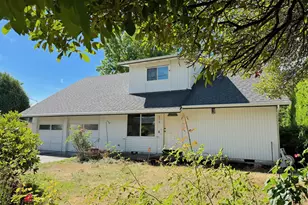 870 N Laurelhurst Dr, Eugene, OR 97402 - Photo 4