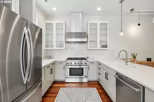 2132 NW 16th Ave, Portland, OR 97209 - Photo 10