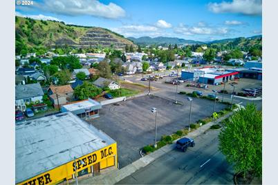 1328 SE Stephens St, Roseburg, OR 97470 - Photo 1