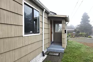 805 Pacific Ave, Coos Bay, OR 97420 - Photo 2
